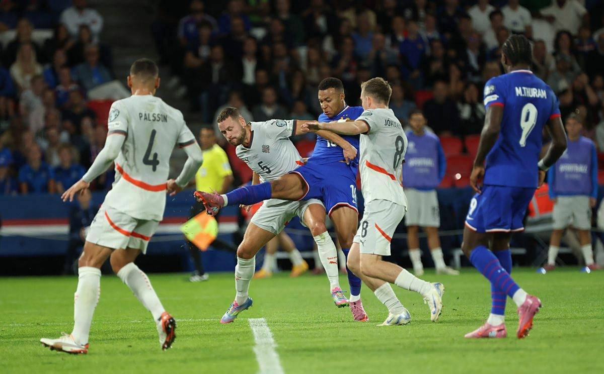 纳帅：尊重马扎加入阿尔及利亚，但选择国家队应出于自豪感（纳帅：理解马扎选择为阿尔及利亚效力，但国家队抉择应源自自豪感）