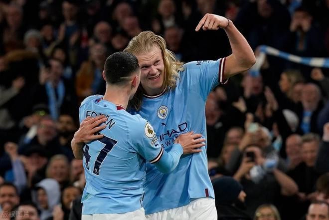 全军出击！曼城VS利兹联首发出炉：哈兰德领衔，多库B席出战（火力全开！曼城战利兹联首发公布：哈兰德挂帅，多库与B席先发）