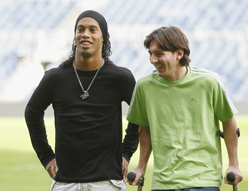 斯基拉：富安健洋加盟阿贾克斯只差体检，双方已经达成协议（斯基拉：阿贾克斯与富安健洋已谈妥，转会只待体检）