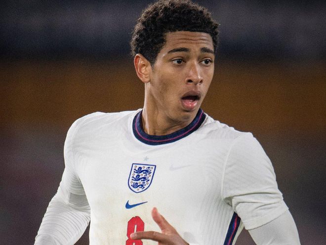 11月22日，在2025华润饮料中超联赛第30轮...（2025赛季华润饮料中超第30轮于11月22日开战）