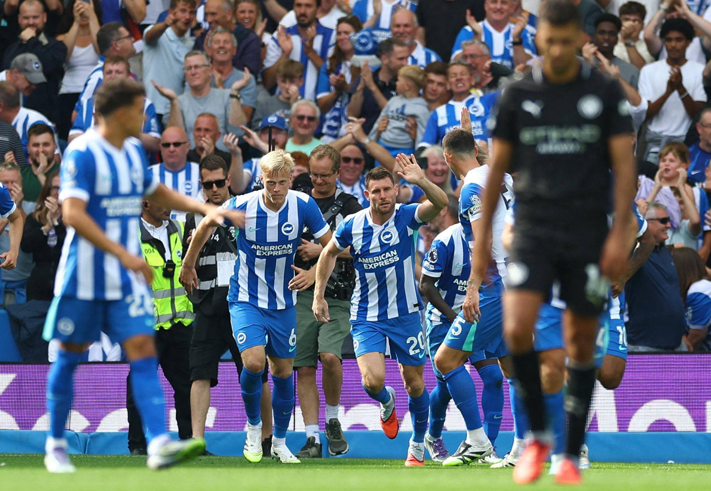 感谢俱乐部，U16国少球员身穿各自俱乐部训练服拍摄全家福（U16国少全家福：球员穿各自俱乐部训练服致谢俱乐部）