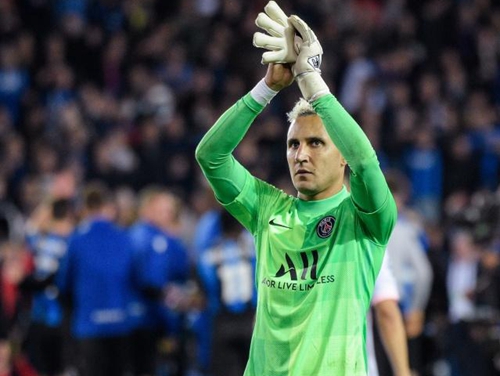 杜兰特关键中投命中，全场欢呼（杜兰特命中关键中距离，现场欢声雷动）