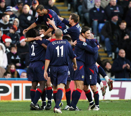 欧冠半场：两队均破门乏术，摩纳哥0-0闷平加拉塔萨雷（欧冠半场：摩纳哥与加拉塔萨雷互交白卷，比分暂为0-0）