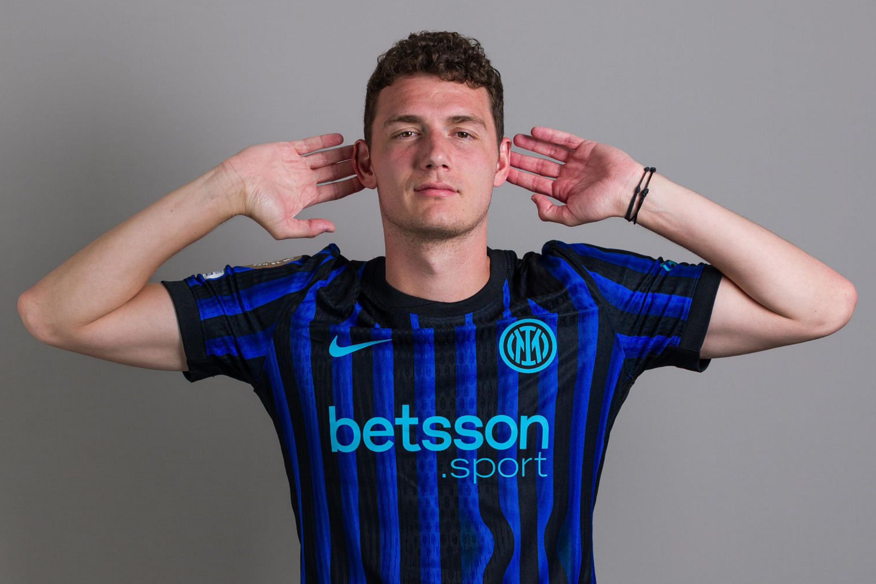 弗里克：重返诺坎普十分欣喜；梅西是过去十年多最杰出的球员（弗里克：重回诺坎普心情大好；梅西堪称近十多年最出色的球员）