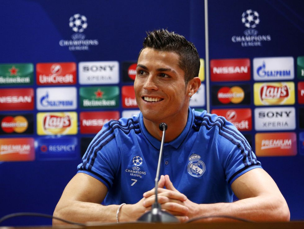 西蒙：库尔图瓦是世界最佳门将，他扑不出的球谁也扑不出来（西蒙盛赞库尔图瓦：当今第一门将，他挡不住的球无人可挡）