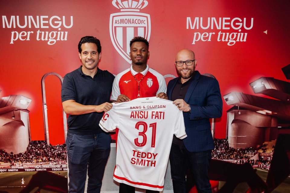 莱奥罚点前铃木彩艳对他说踢右边，最终莱奥踢向右边并且罚进（铃木彩艳点球前建议踢右，莱奥照做右侧破门）